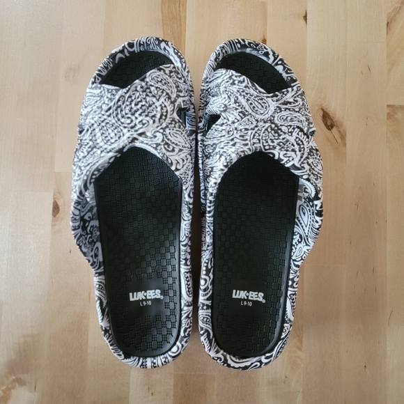New LUK-EES Women L 9-10 Black/White Paisley Pattern Criss Cross Slide Sandals - Picture 3 of 4